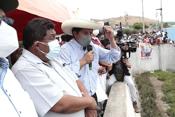 Castillo afirma que opositores indican que va contra la soberanía