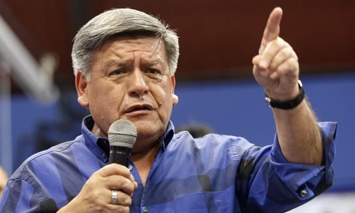 César Acuña presenta denuncia por el libro 'Plata como cancha'