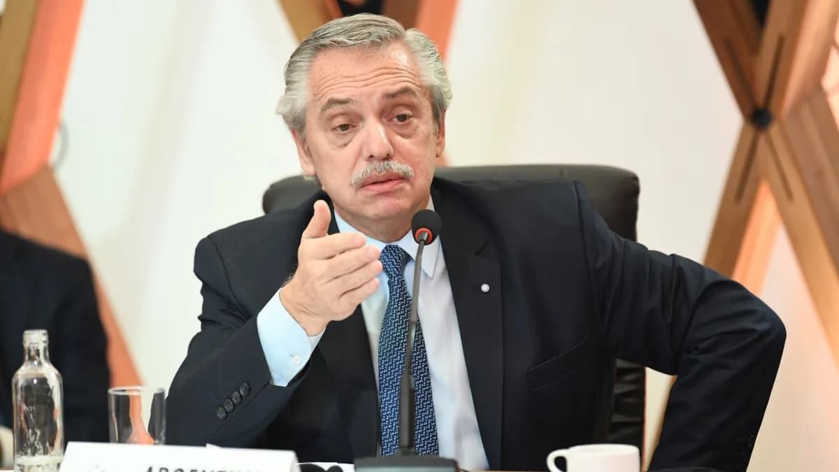 Expresidente Alberto Fernández denuncia a expareja por difundir videos íntimos