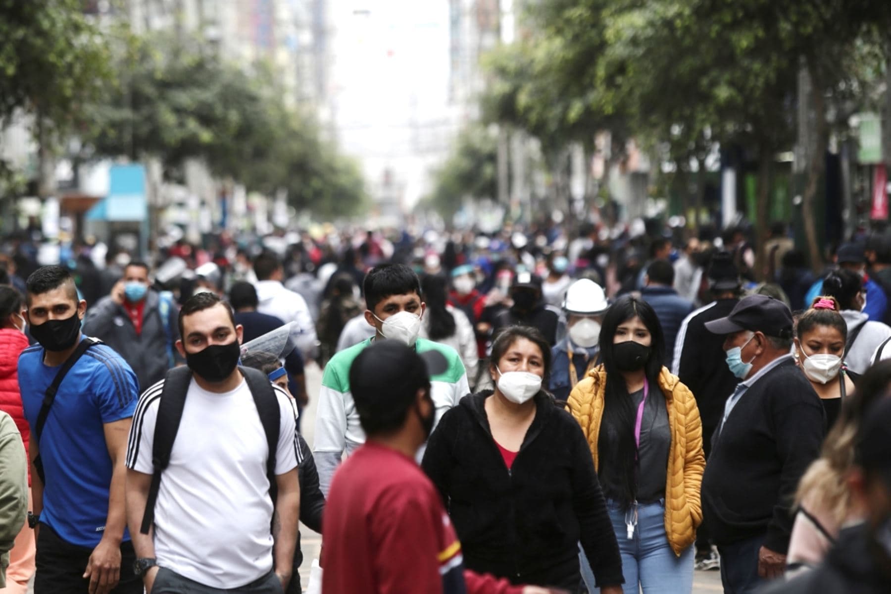Perú registra más de 206 mil nuevos casos en la última semana
