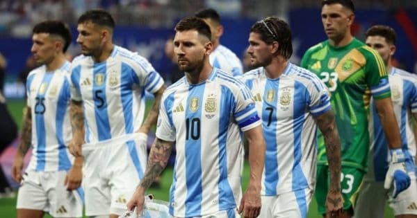 FIFA investigará a jugadores argentinos por cánticos racistas