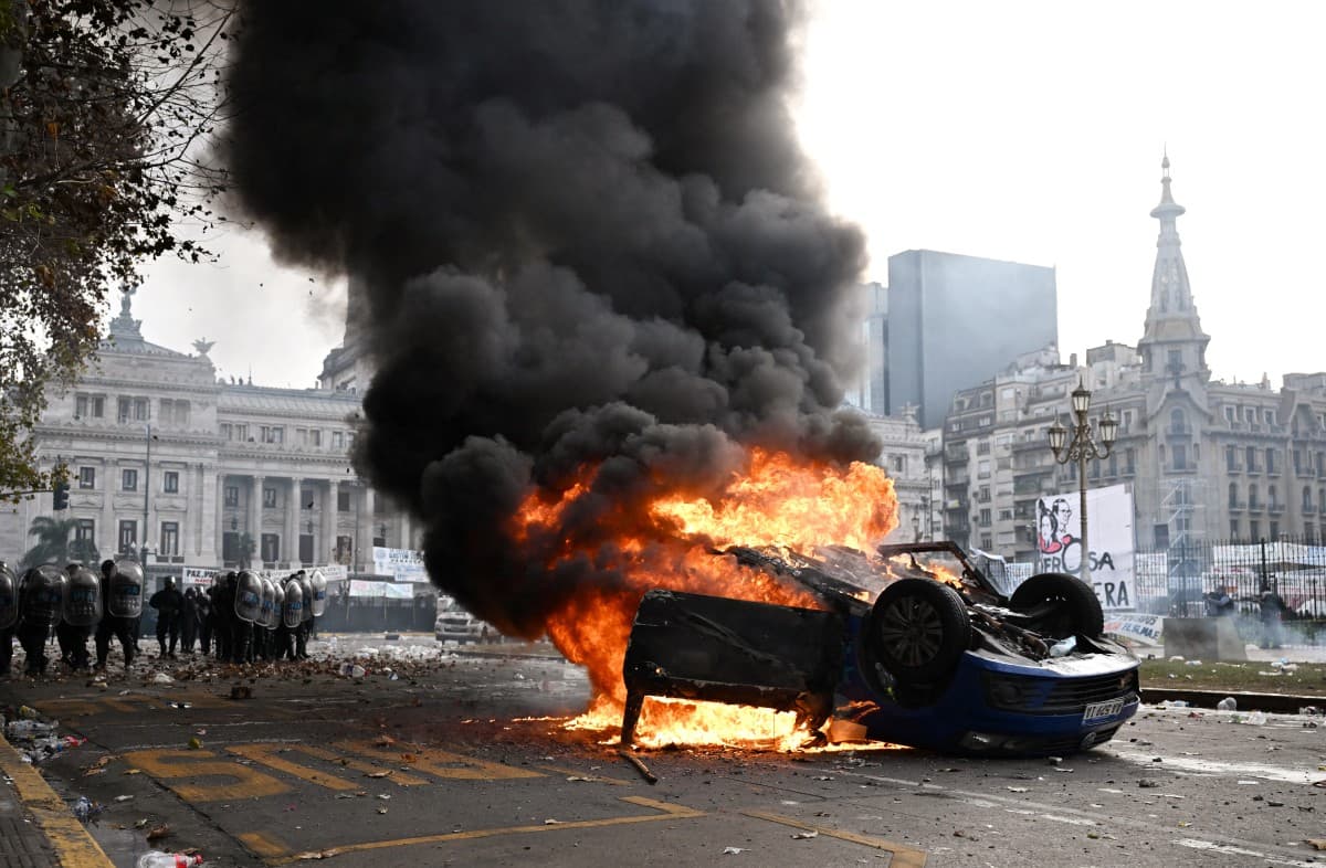 Disturbios frente a Congreso argentino en medio de debate