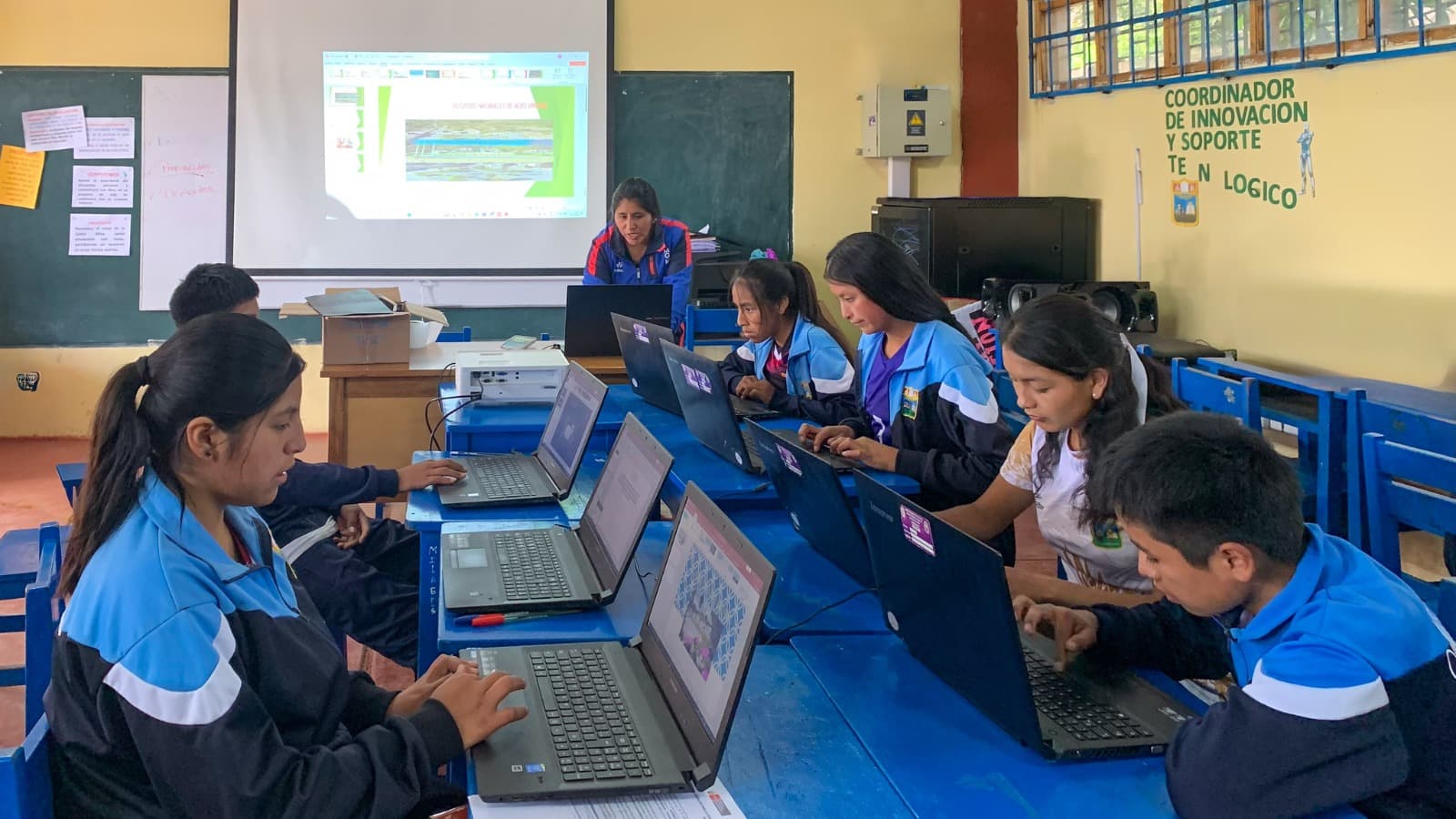Acceso a internet en Perú alcanza al 96 % de hogares