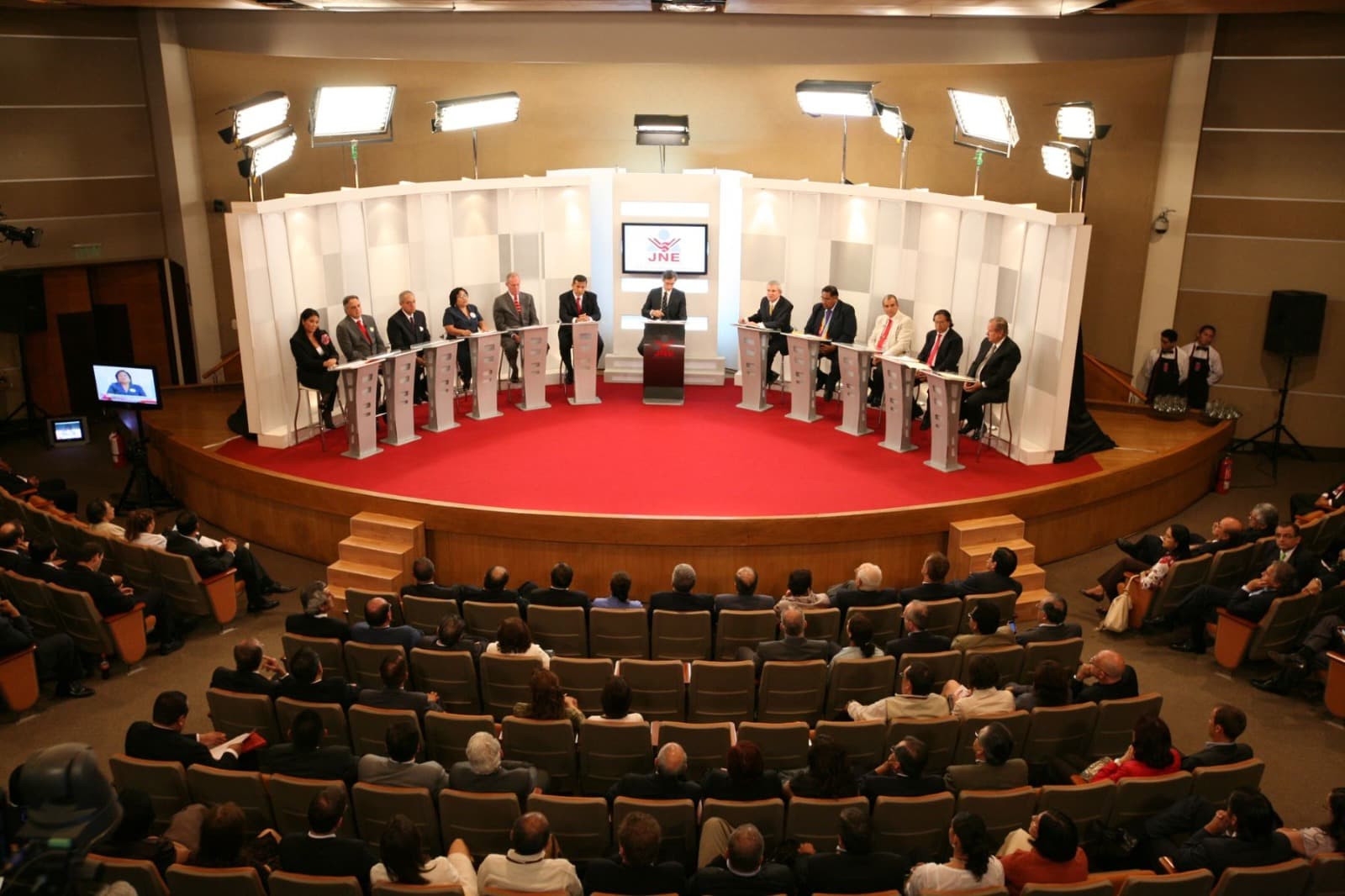 Debate presidencial sería antes de Semana Santa