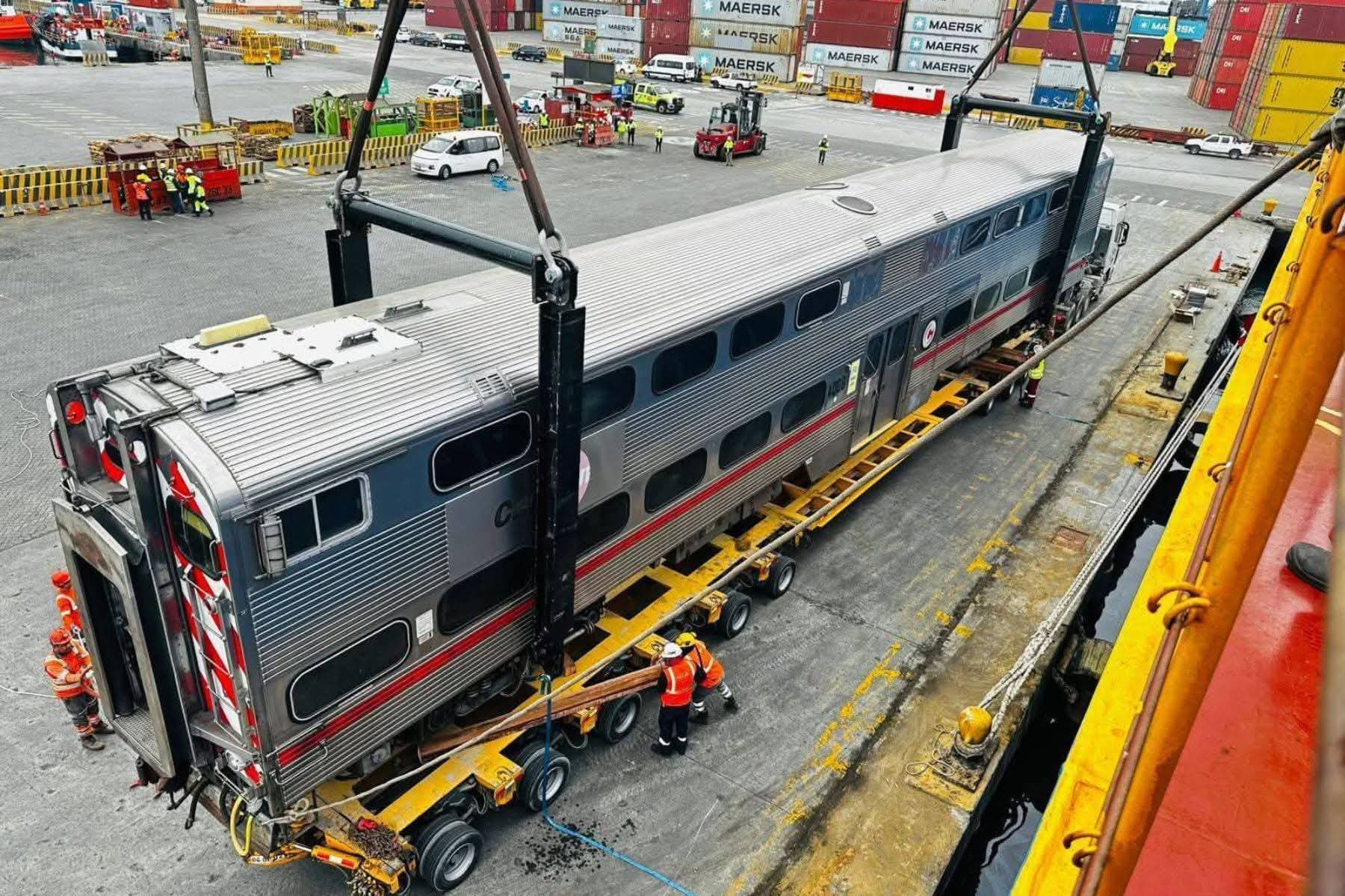 Primer lote de Tren Lima–Chosica llegó al país en medio de críticas