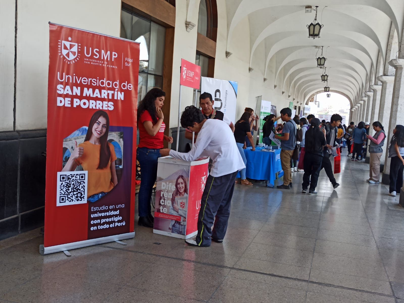 Entidades educativas ofrecieron becas a 700 preseleccionados