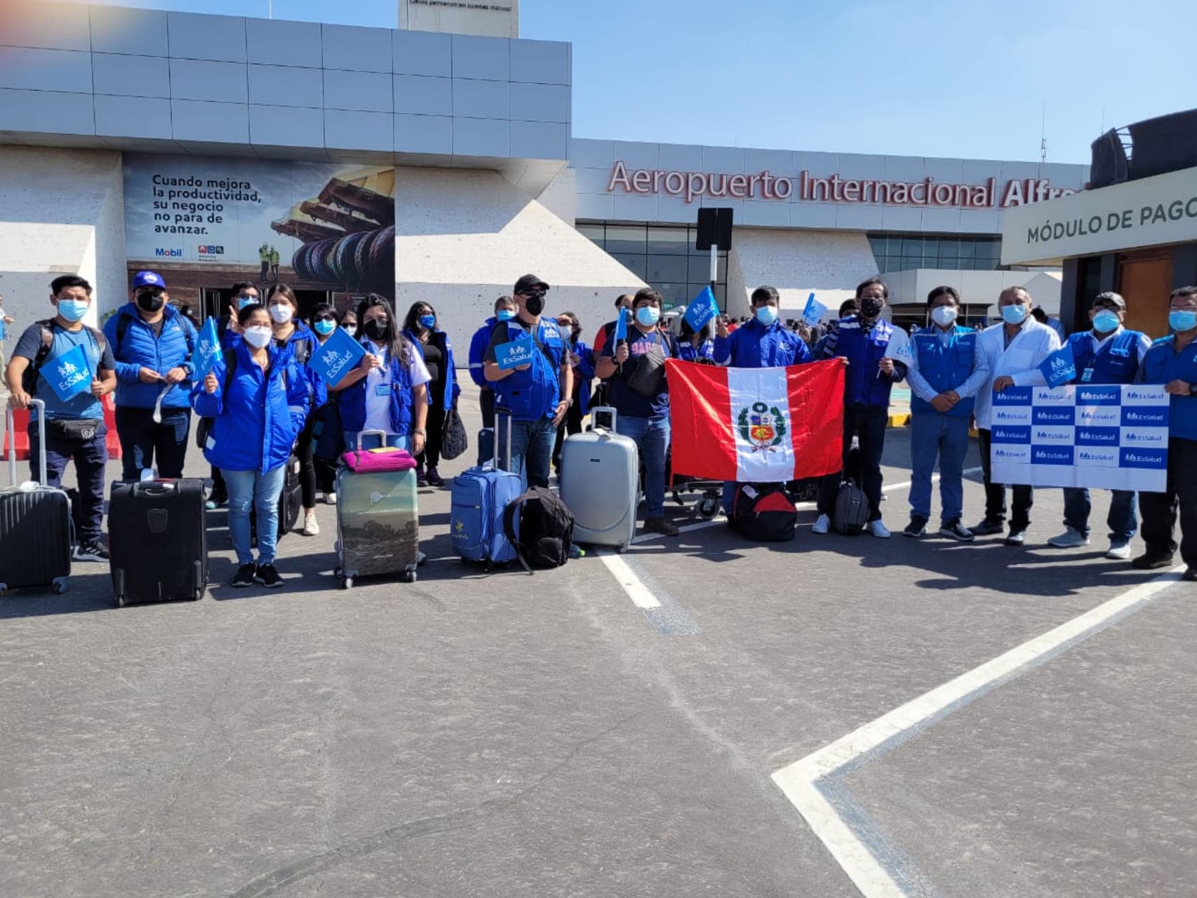 EsSalud Arequipa recibe a brigada de profesionales del Hospital Perú