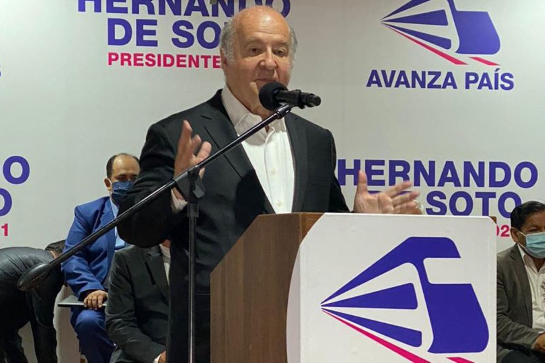 Hernando de Soto: “Sin tocar tus ahorros, sin endeudar al país y sin expropiar a nadie”