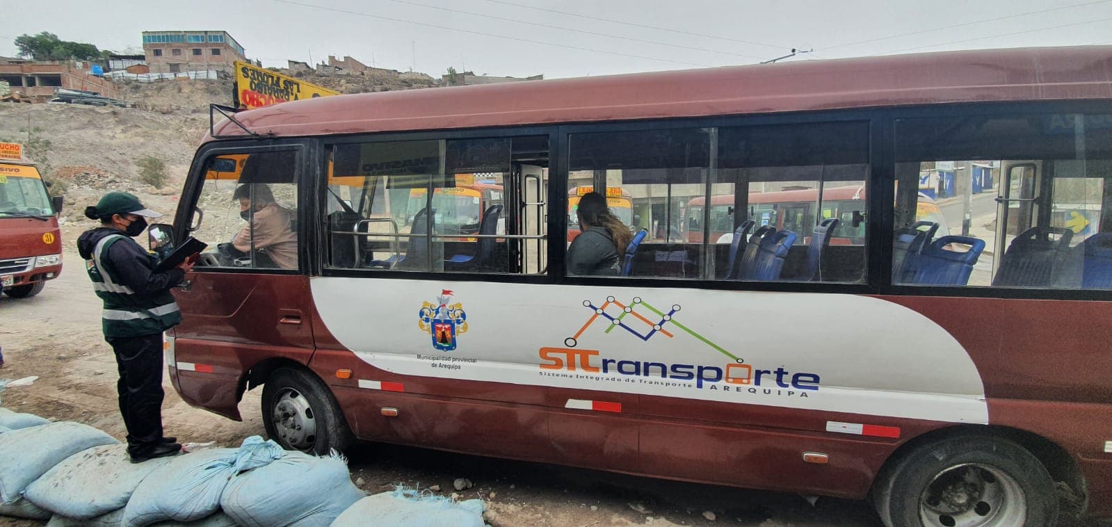 Inician evaluación para elevar pasajes de transporte urbano