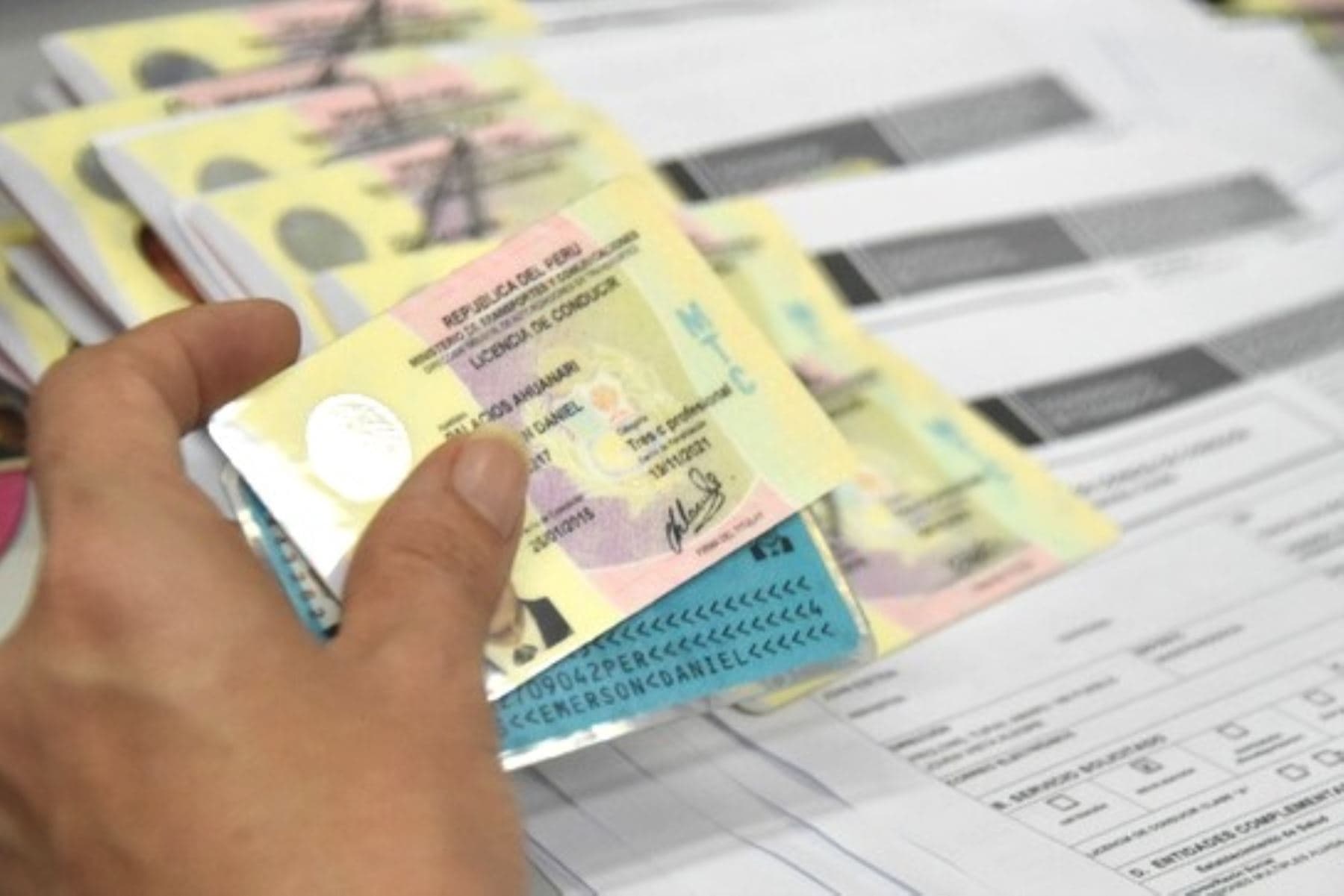 Suspenden obtención de licencias de conducir