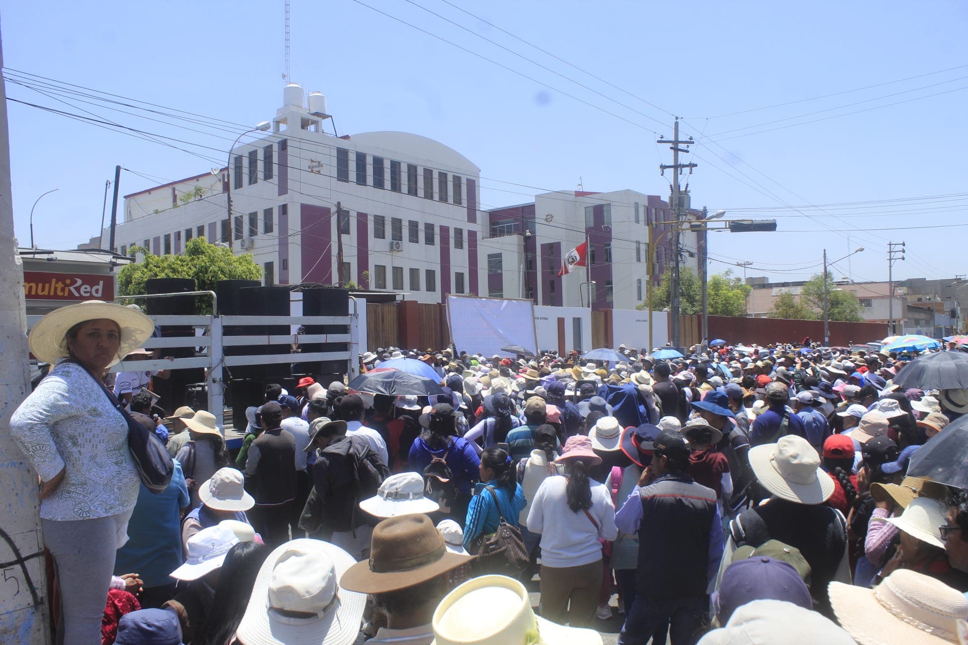 Cientos de vecinos reclaman por muertes en vía Arequipa La Joya