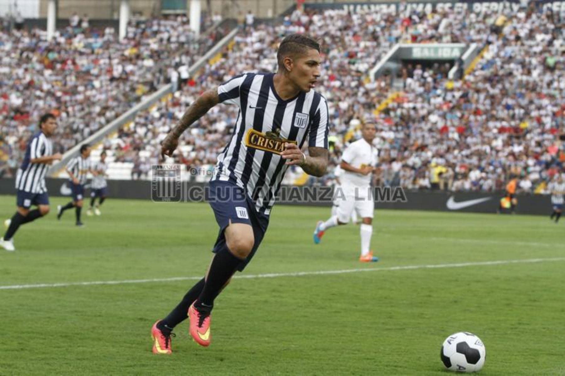 Alianza Lima hizo propuesta mejorada a Paolo Guerrero