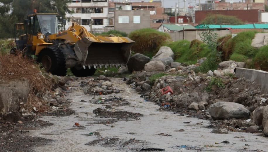 Comunas limpian torrenteras y realizan labores de prevención