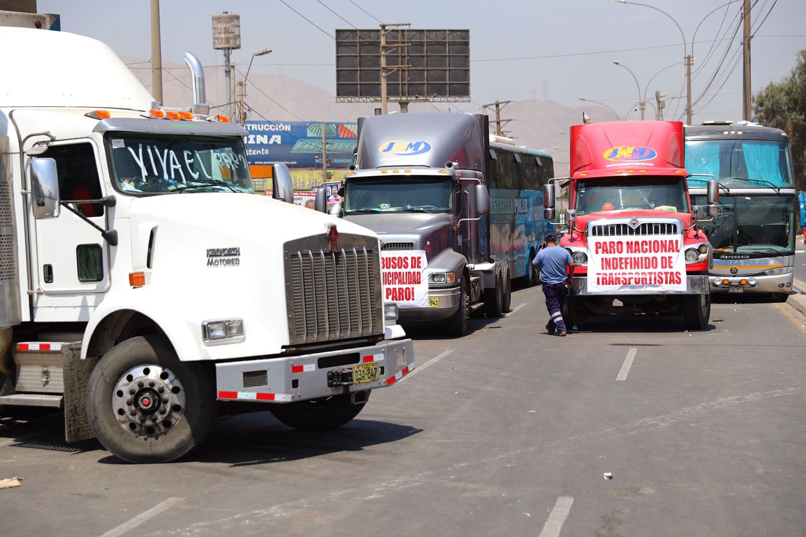Camioneros de Arequipa dan tregua a paro de transportistas