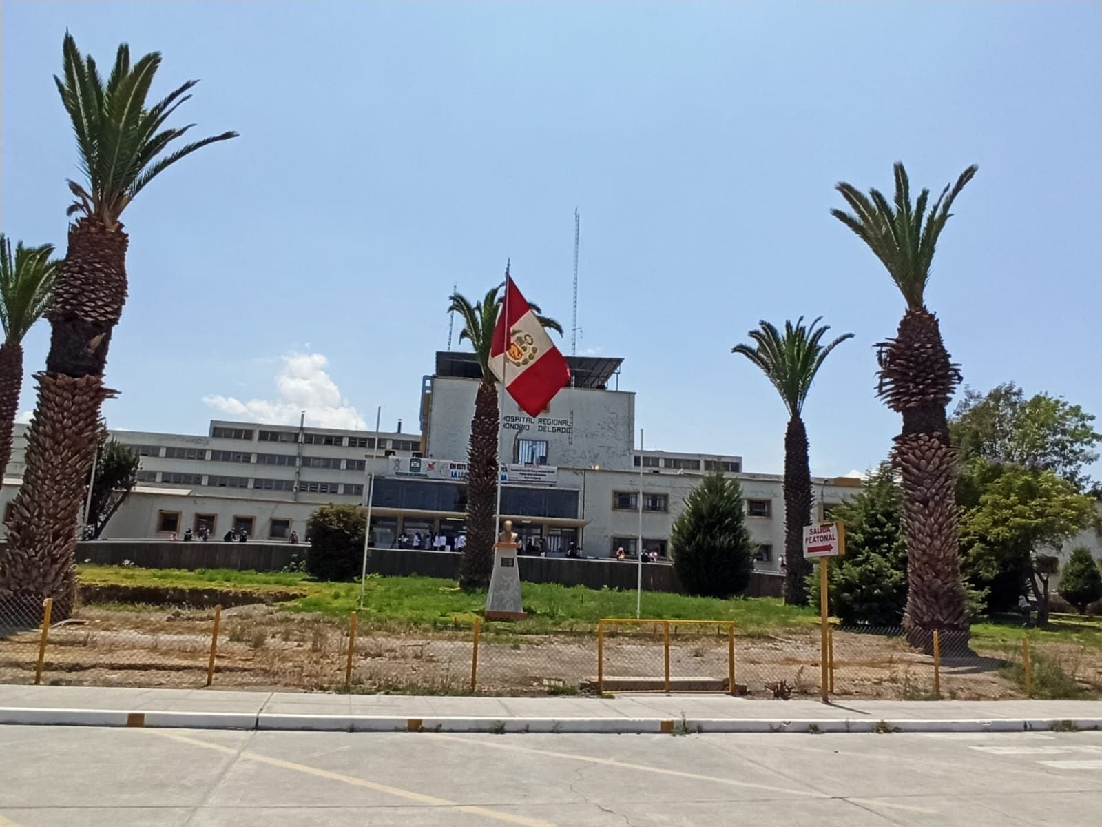 Servidores advierten huelga en hospital Honorio Delgado