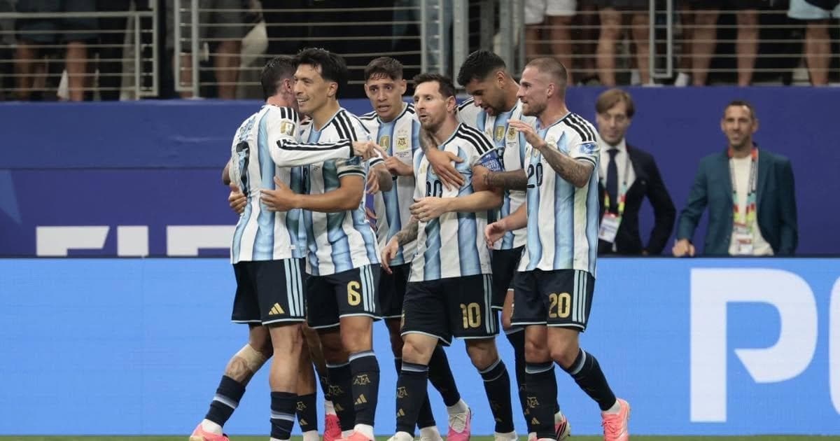 Argentina clasifica a 16avos con doblete de Messi ante Austria