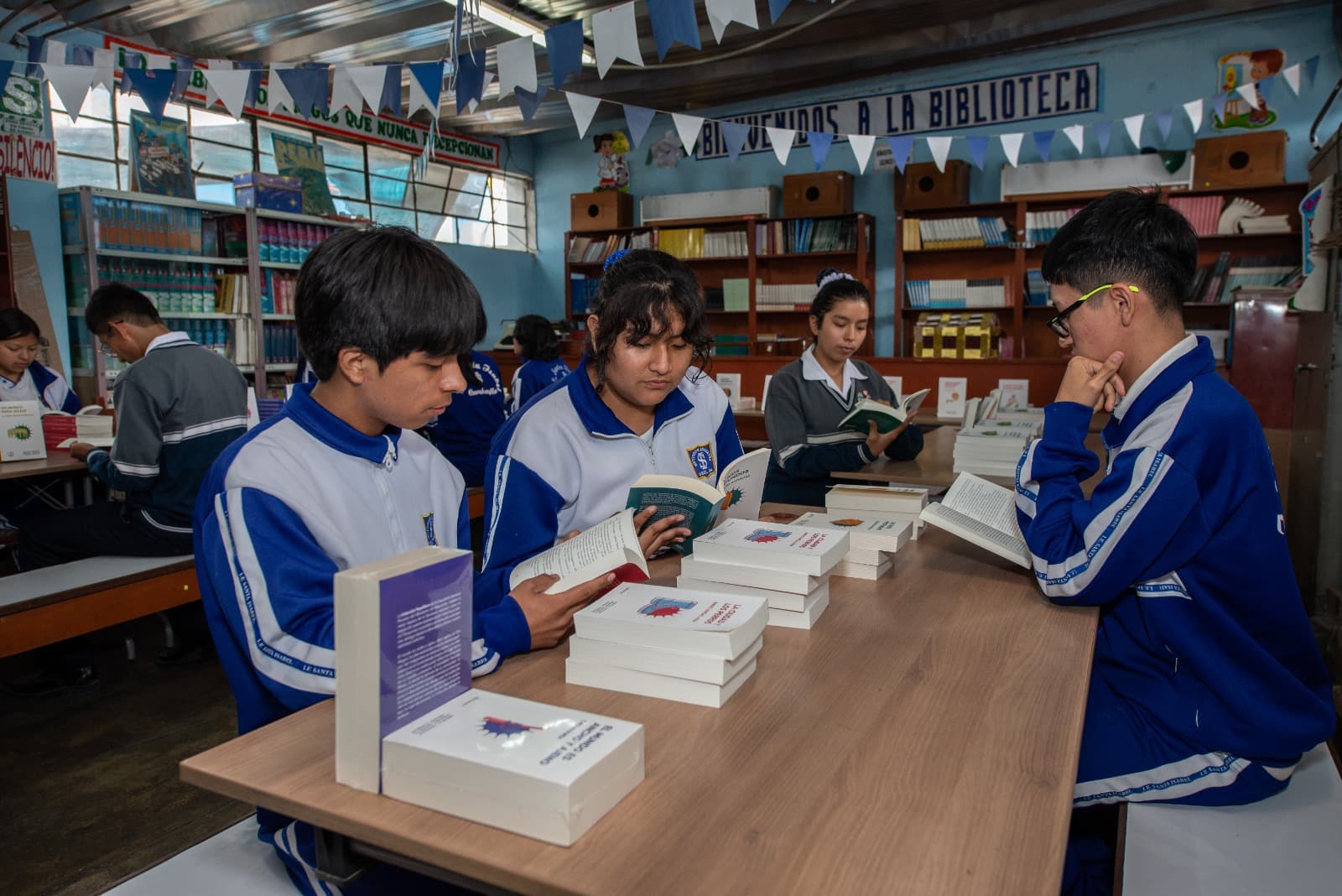Darán libros de César Vallejo y Vargas Llosa a 404 mil alumnos