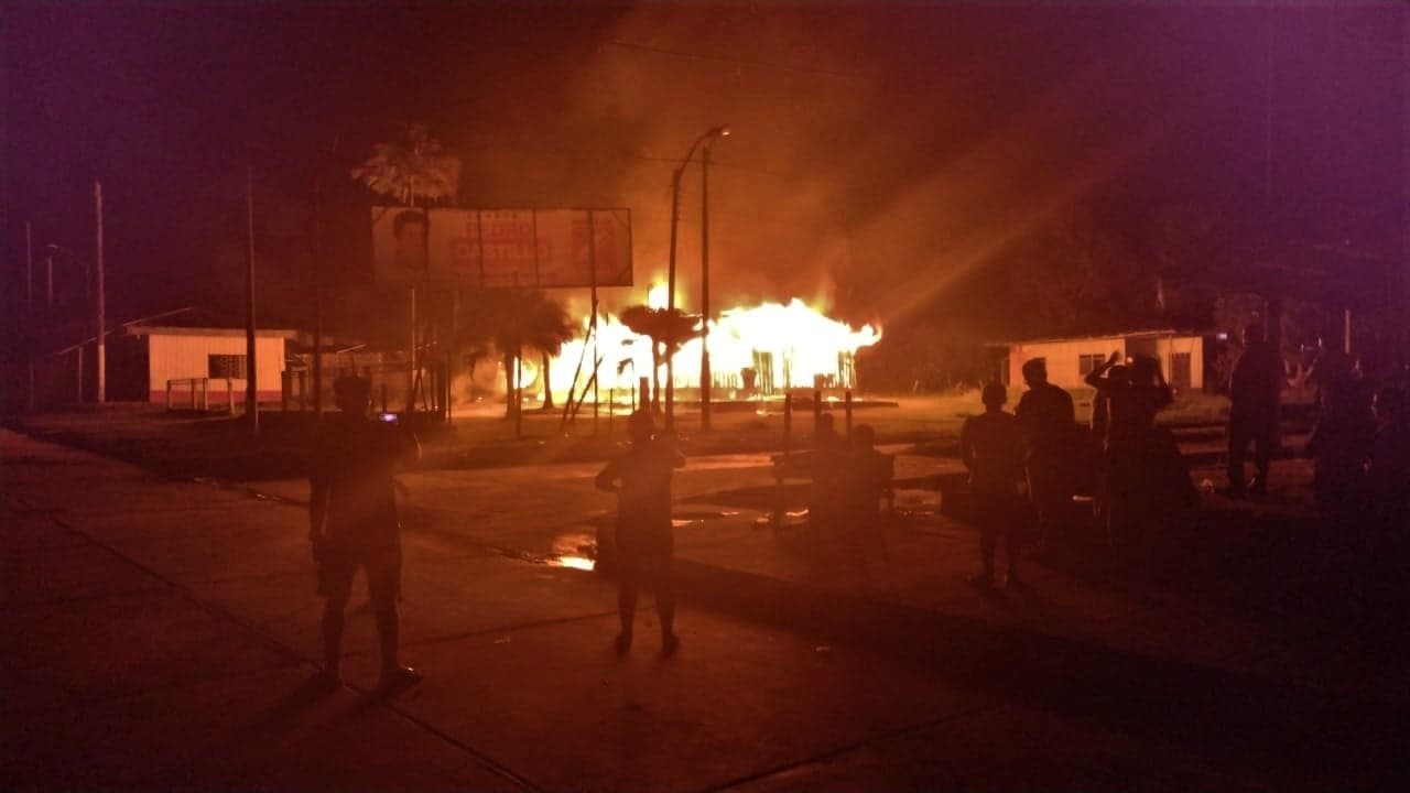 Loreto: incendian municipio durante protesta por falta de energía eléctrica