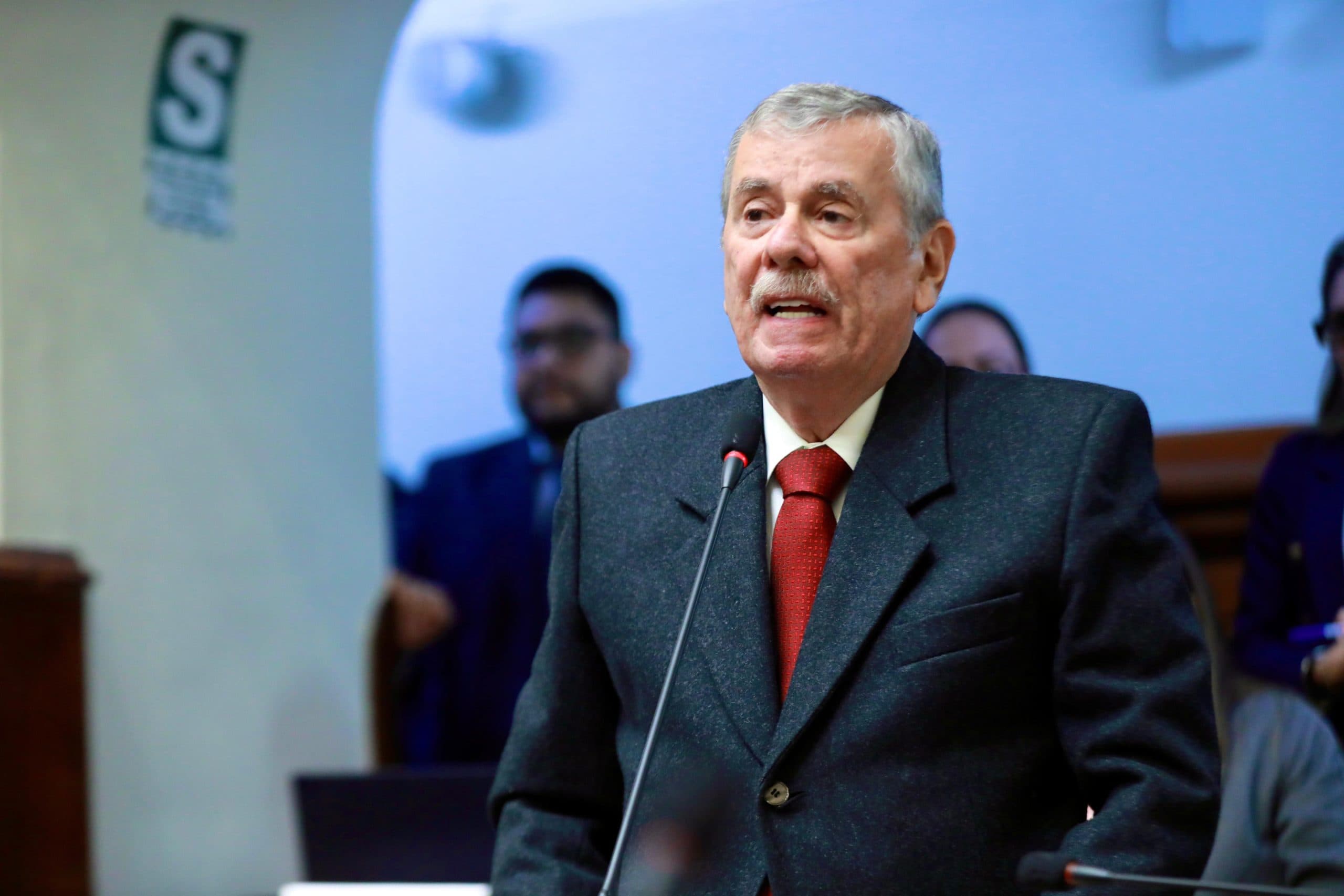 Jueza condena a Fernando Rospigliosi por difamar a Delia Espinoza