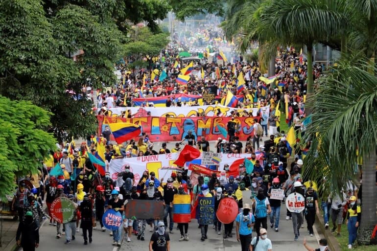 Colombia: despliegan militares en Cali y aumenta número de muertos