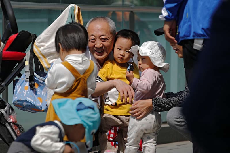 China permite tener un tercer hijo para “mejorar la estructura poblacional”