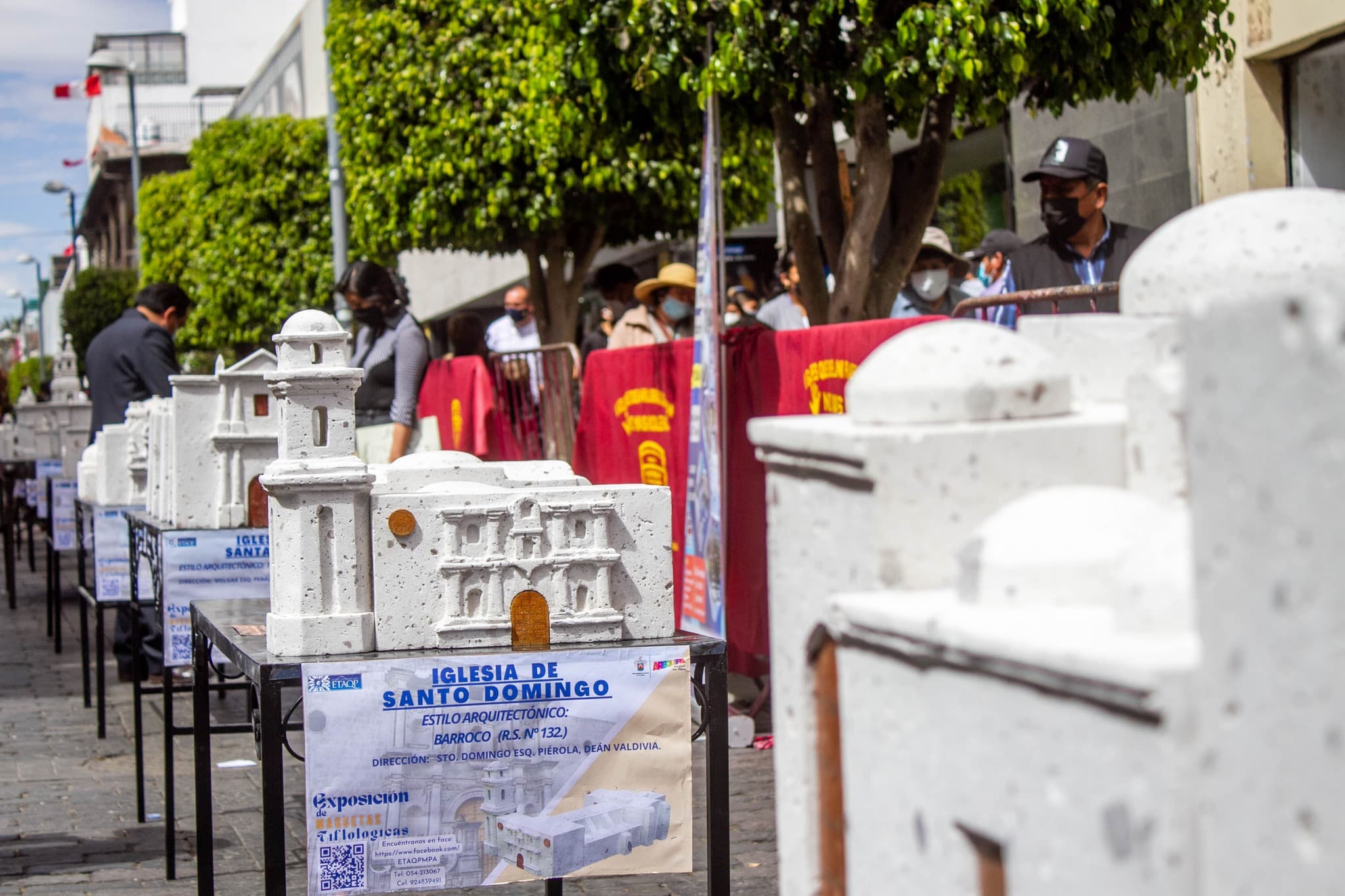 Exponen miniaturas de 11 templos de la Ciudad Blanca