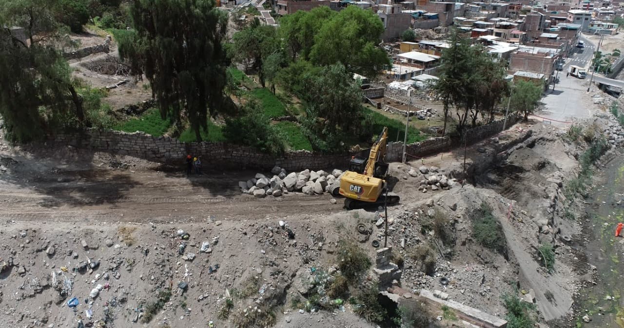 Realizan enrocamiento de torrentera en Pozo Negro