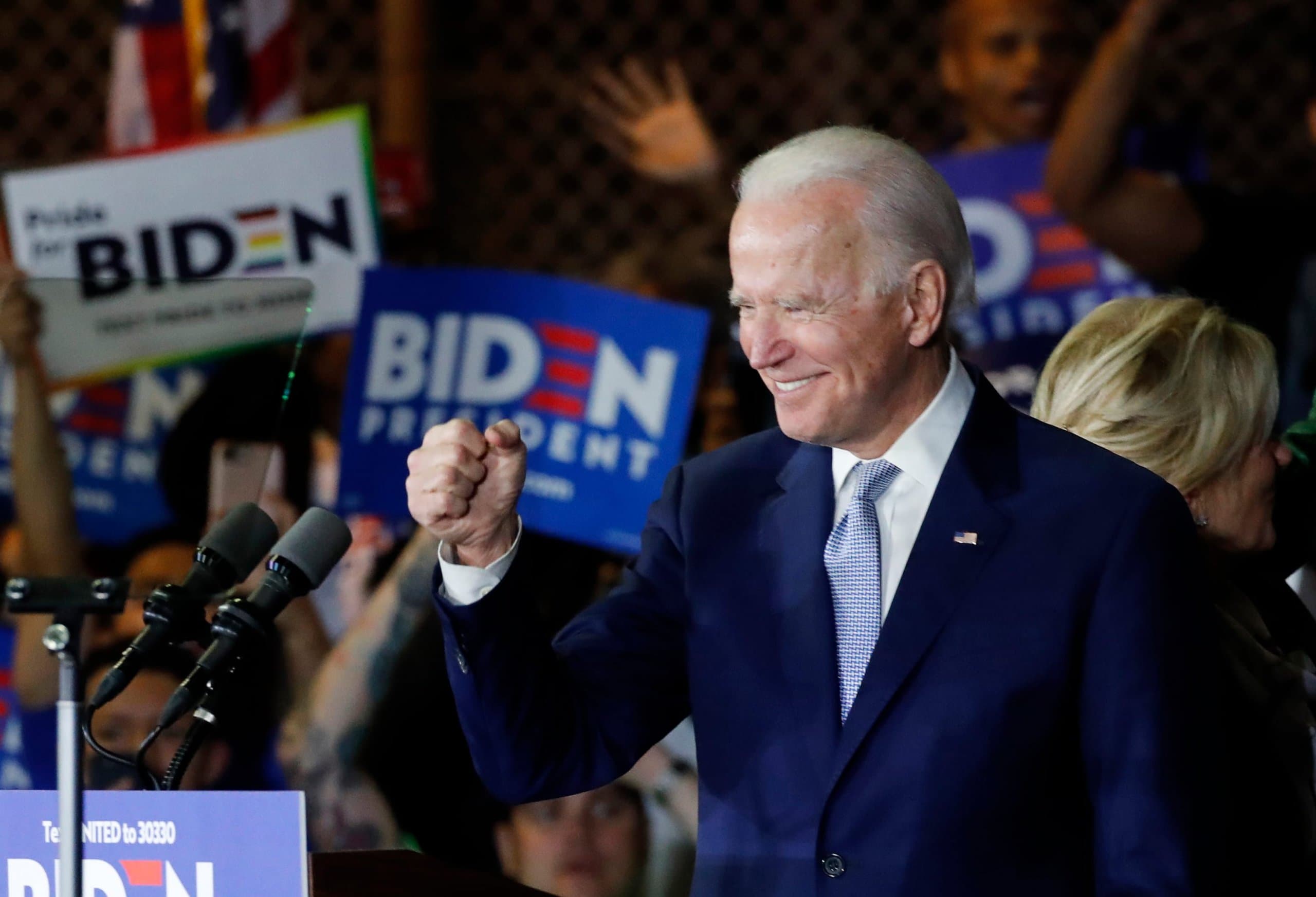 Seis de cada 10 latinos apoyan a Joe Biden
