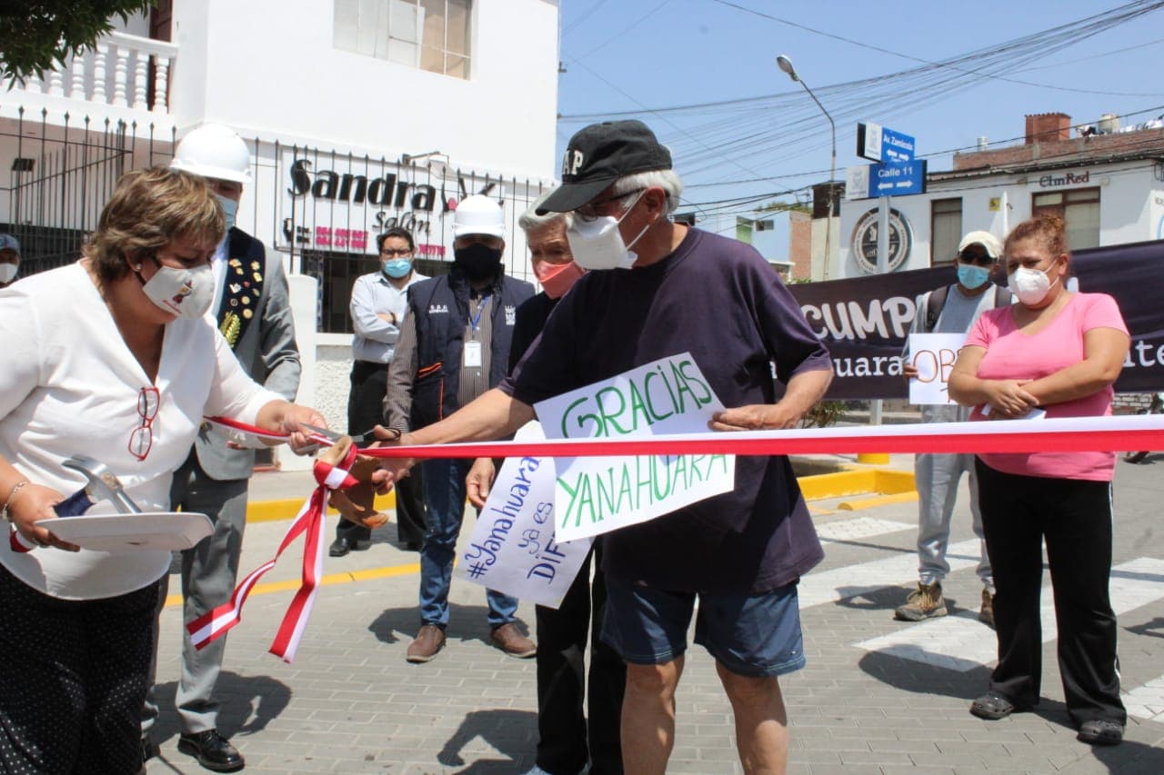 Inauguran obra de adoquinado en la Av. Zamacola