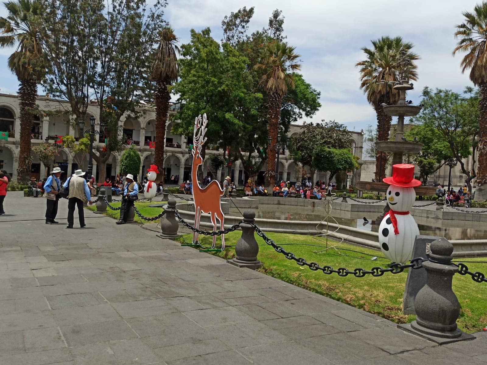 La Navidad ya se celebra en la Plaza de Armas de la ciudad