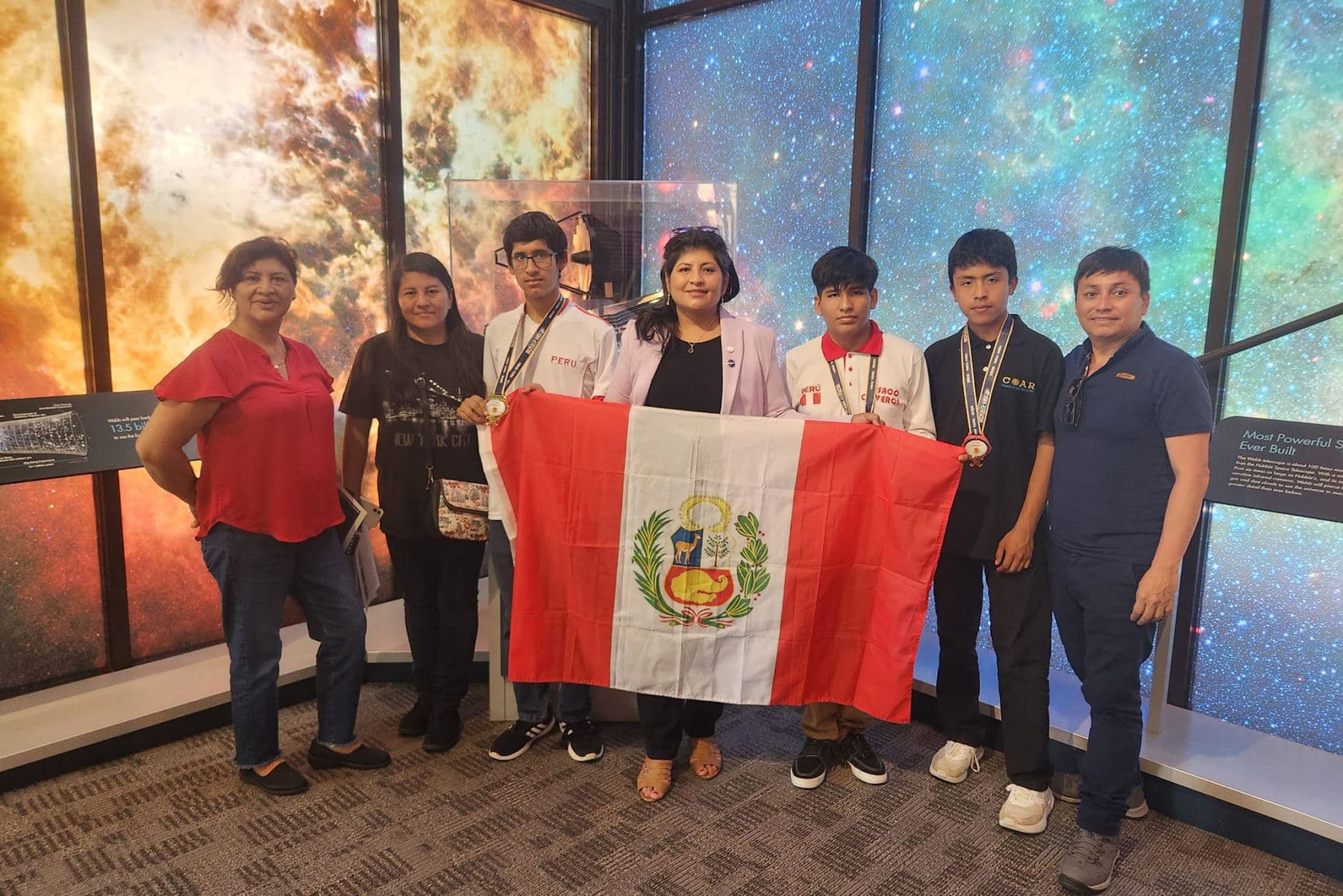 Campeones de matemáticas visitan sede de NASA