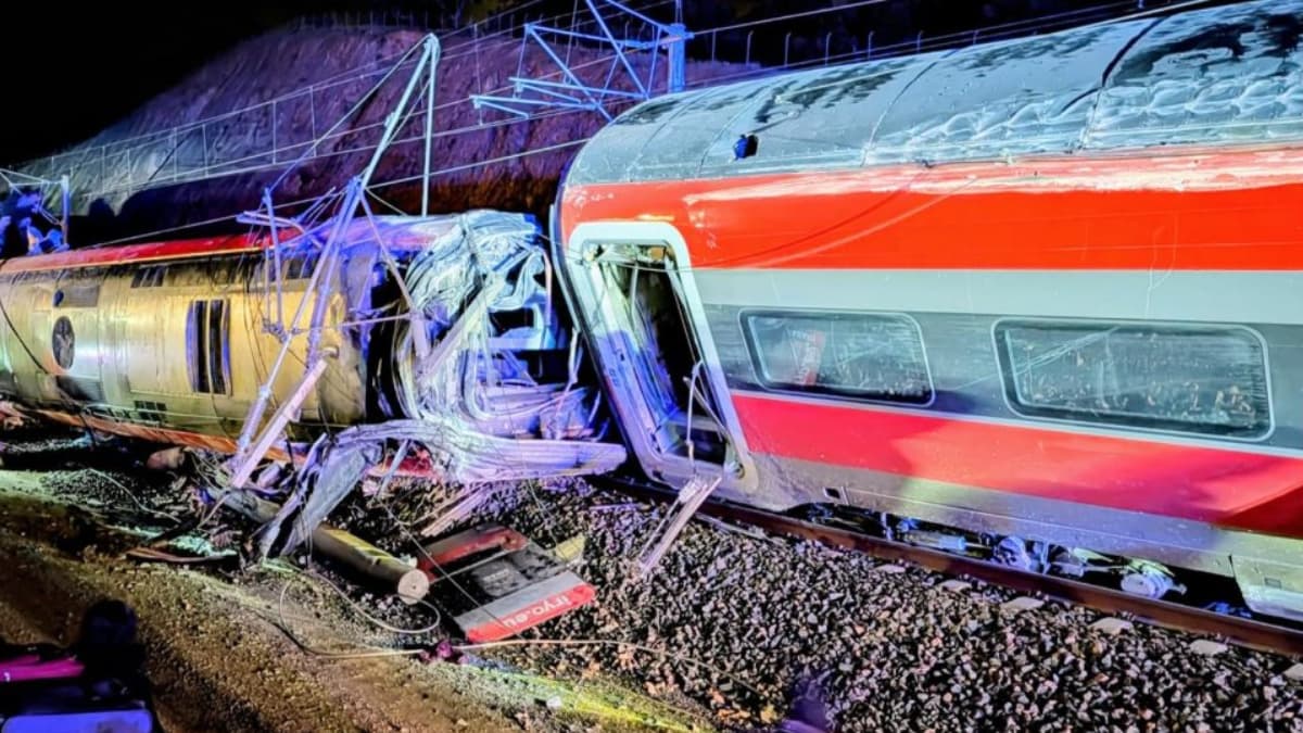 Choque de trenes en España deja por lo menos 40 víctimas mortales