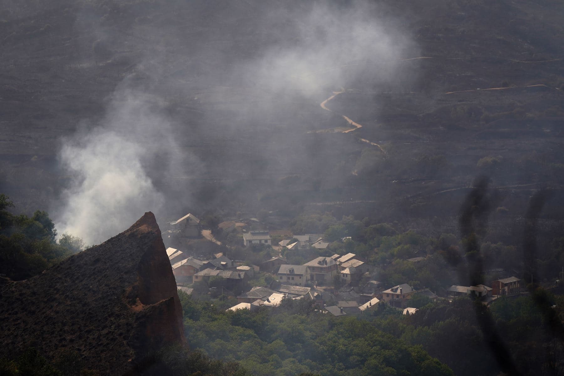 Ola de incendios en España deja un fallecido y miles de evacuados