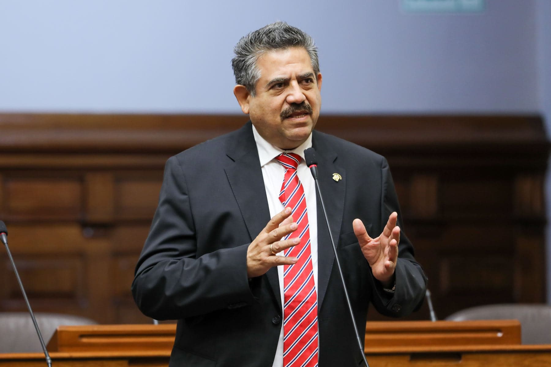 Sustentan denuncia constitucional contra Manuel Merino