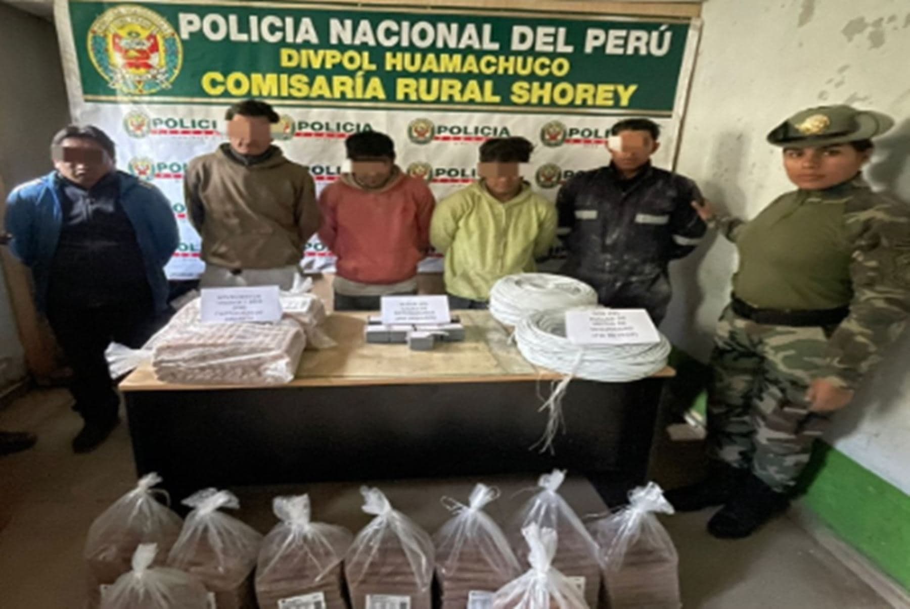 Detienen en flagrancia a cinco implicados en la minería ilegal