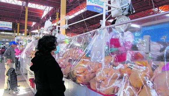 Se aminoran precios en centros de abasto de Arequipa, según comerciantes.
