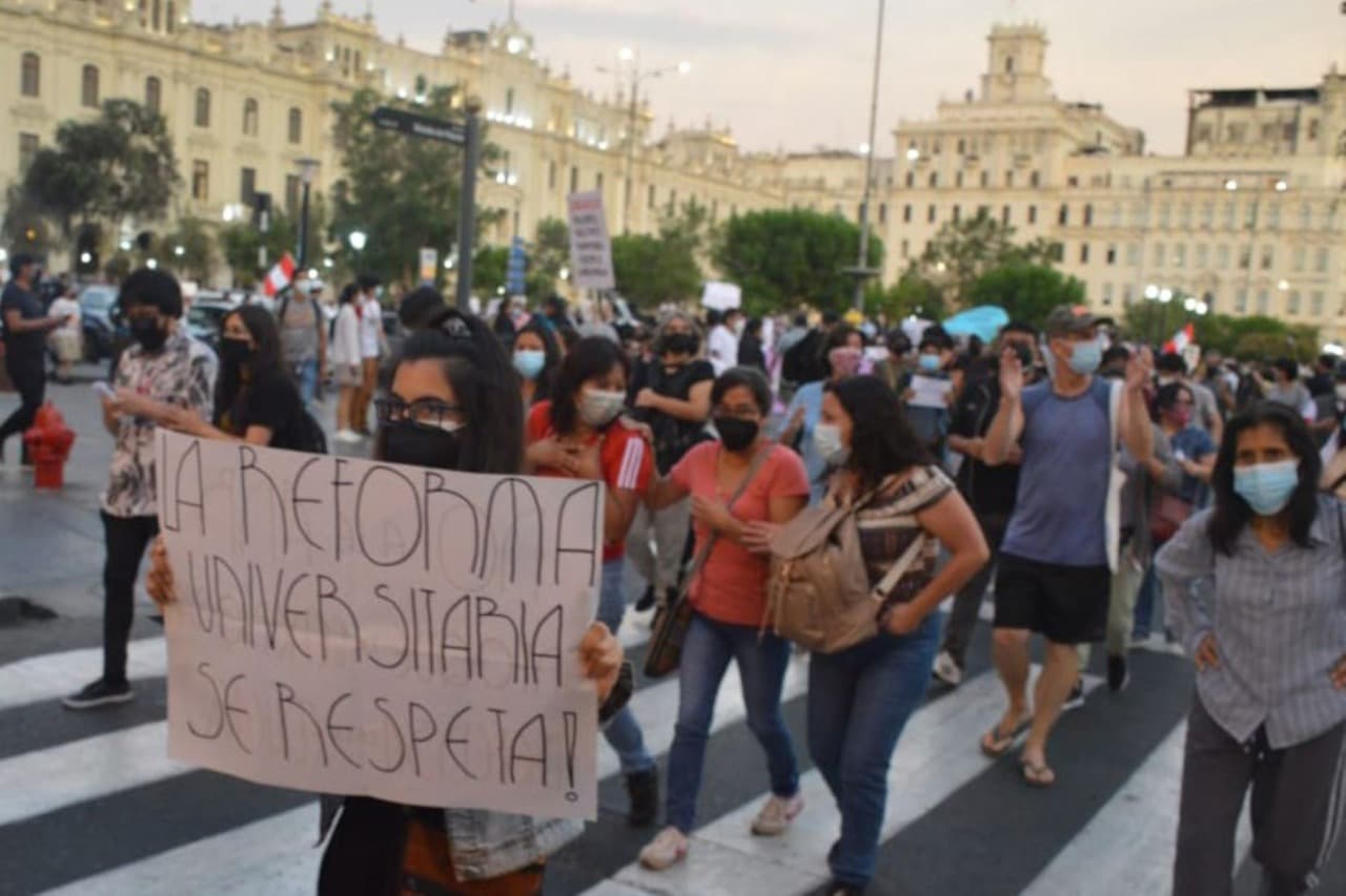 Colectivos ciudadanos salen a marchar