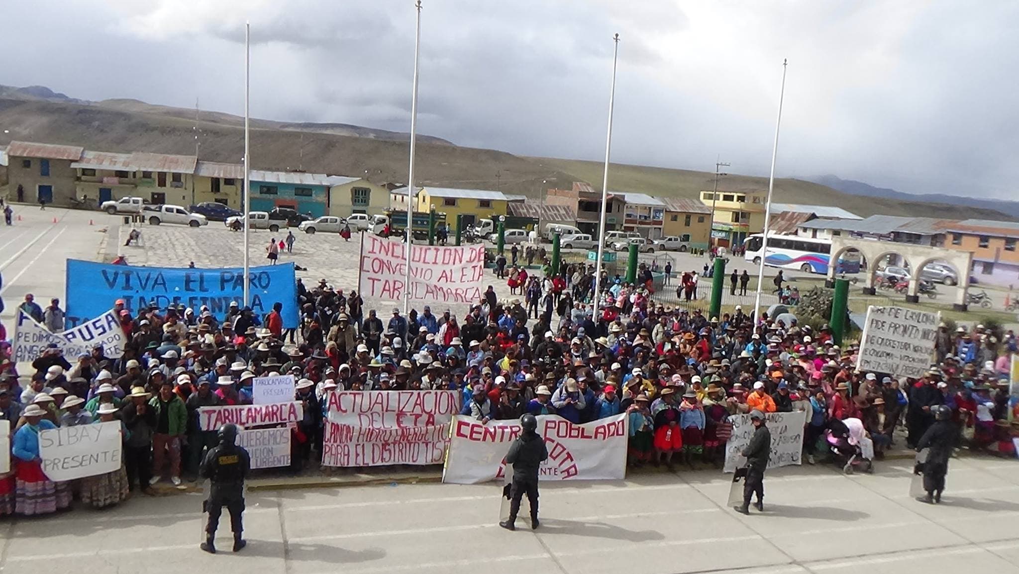Arequipa: en Caylloma pobladores reclaman a mineras