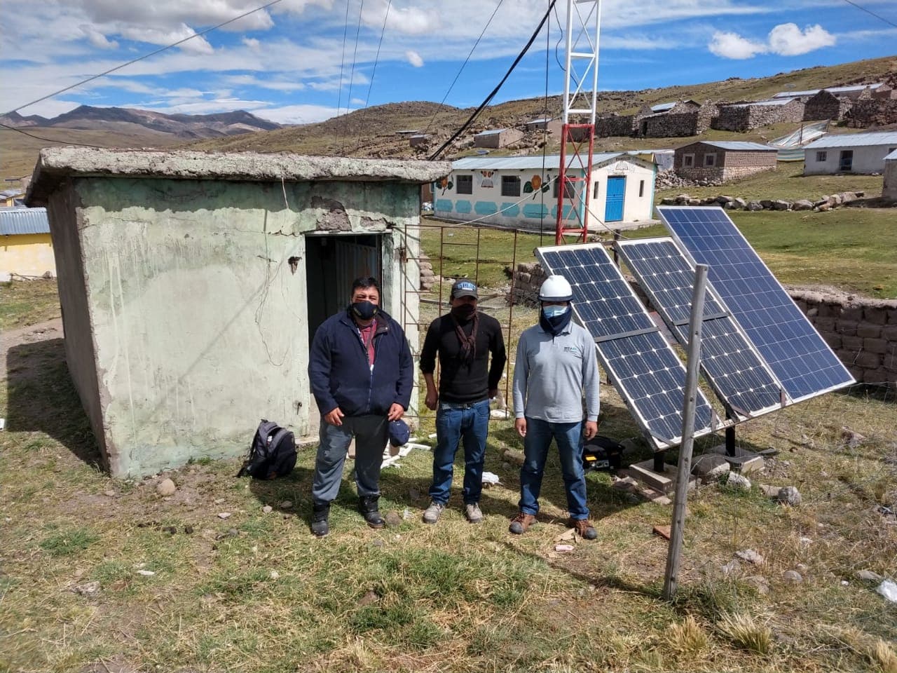 Caylloma: instalan paneles solares y reparan antenas en Caylloma
