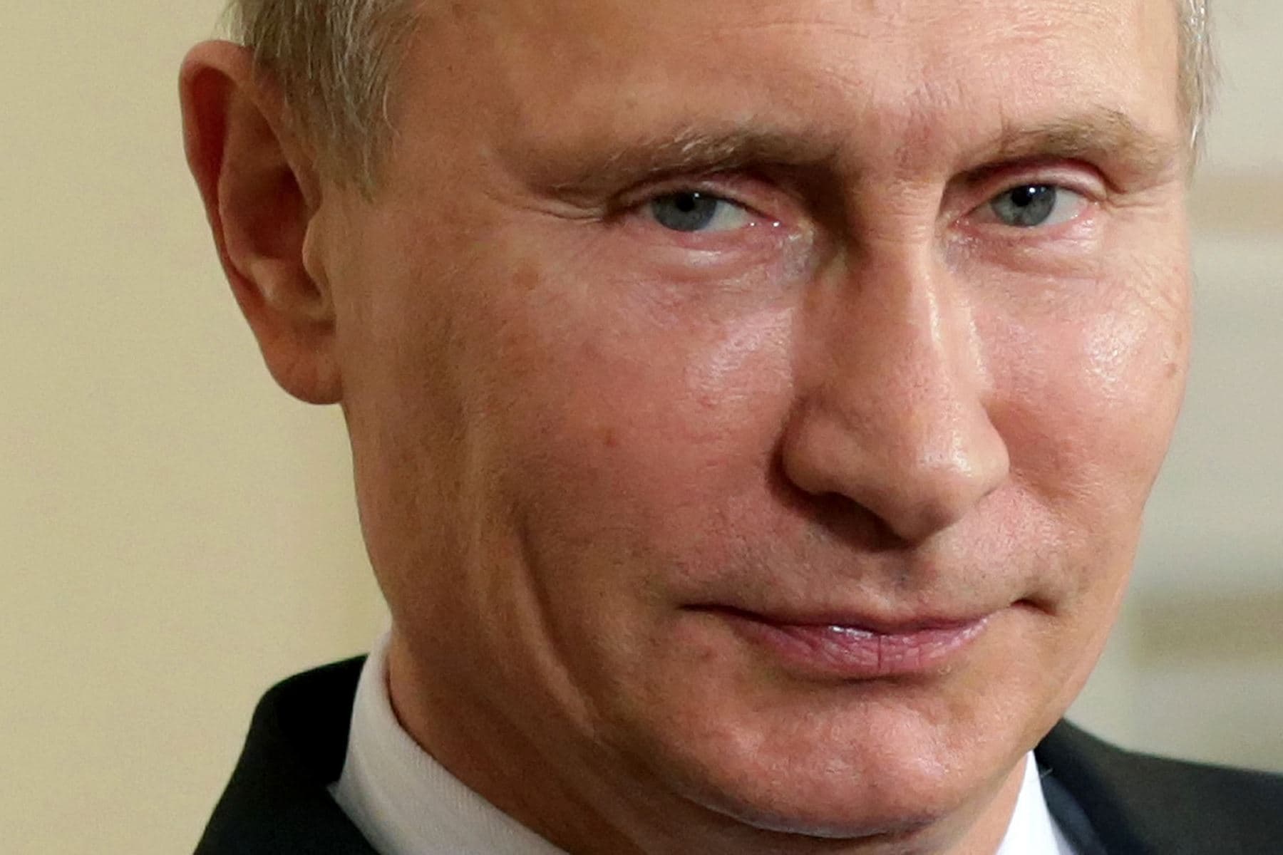 Putin prohíbe a residentes comprar participaciones