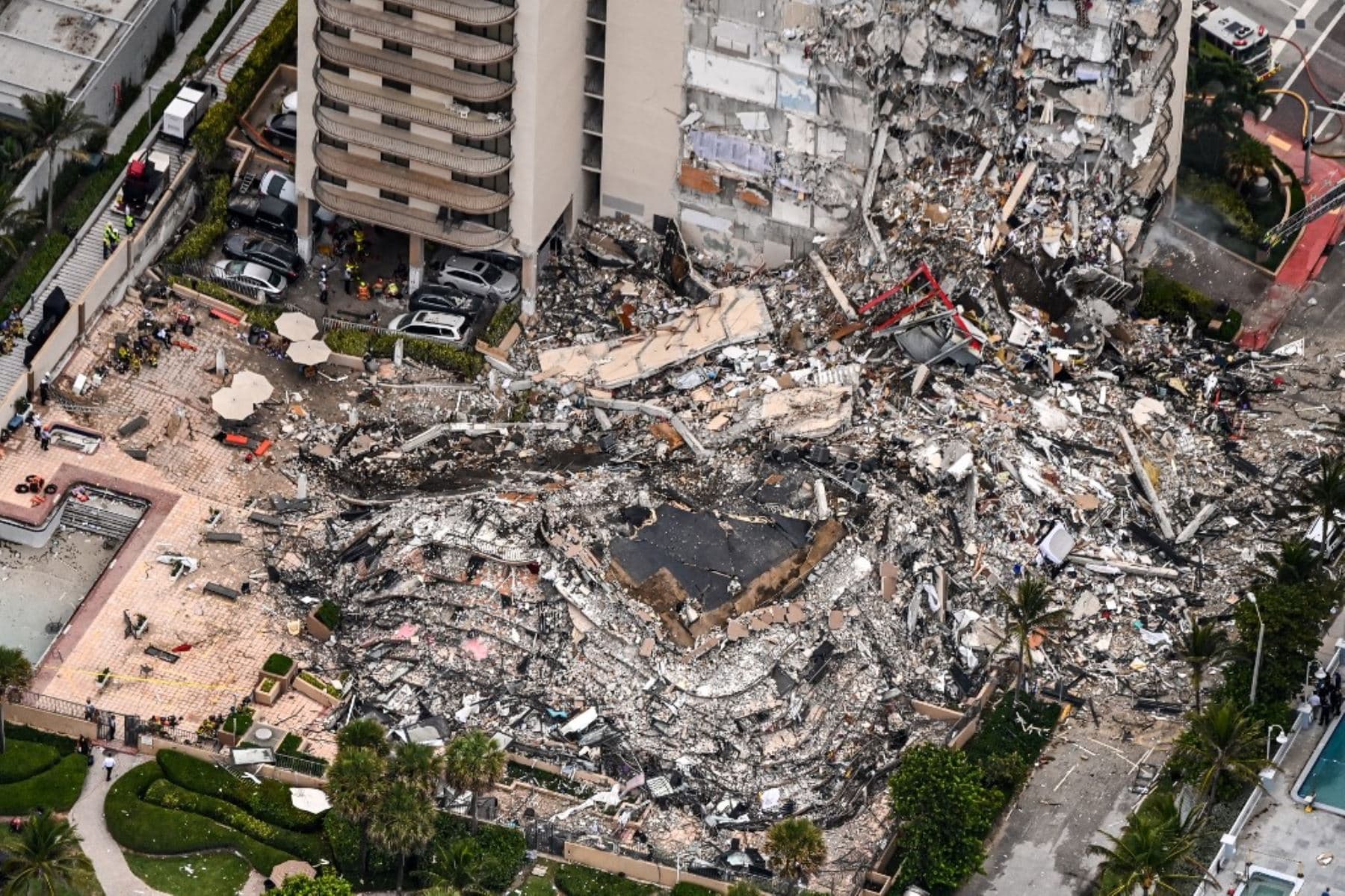 Suben a 24 el número de fallecidos en derrumbe de edificio en Miami