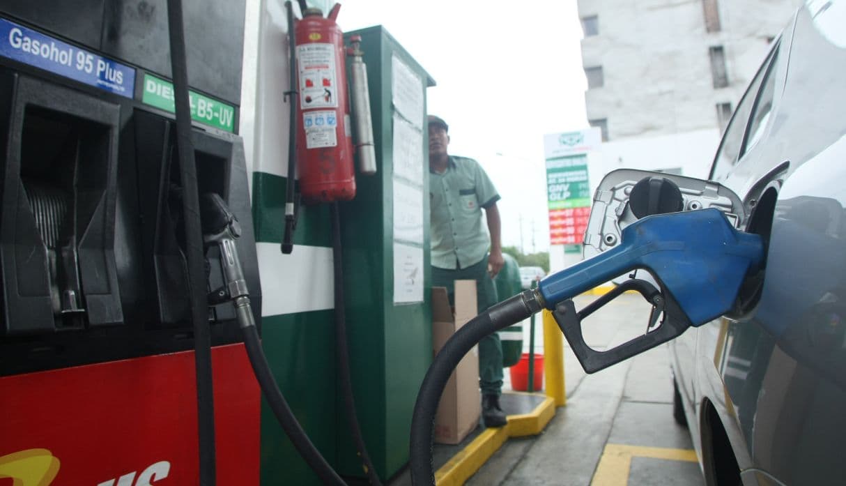 Gobierno ofrece reducir precio del diésel en S/ 1