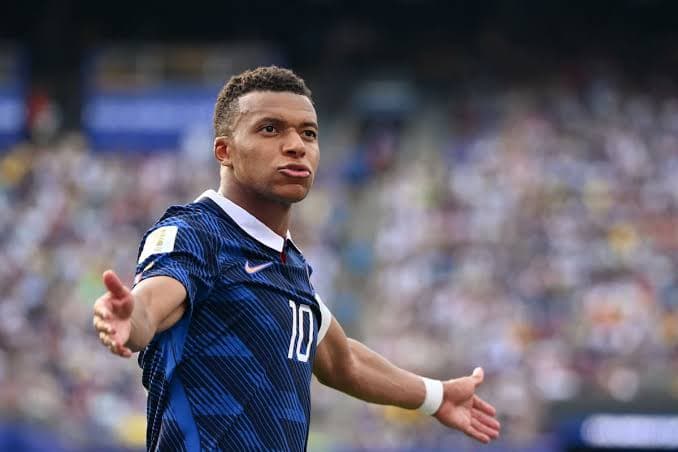 Federación Francesa denuncia insultos contra Kylian Mbappé