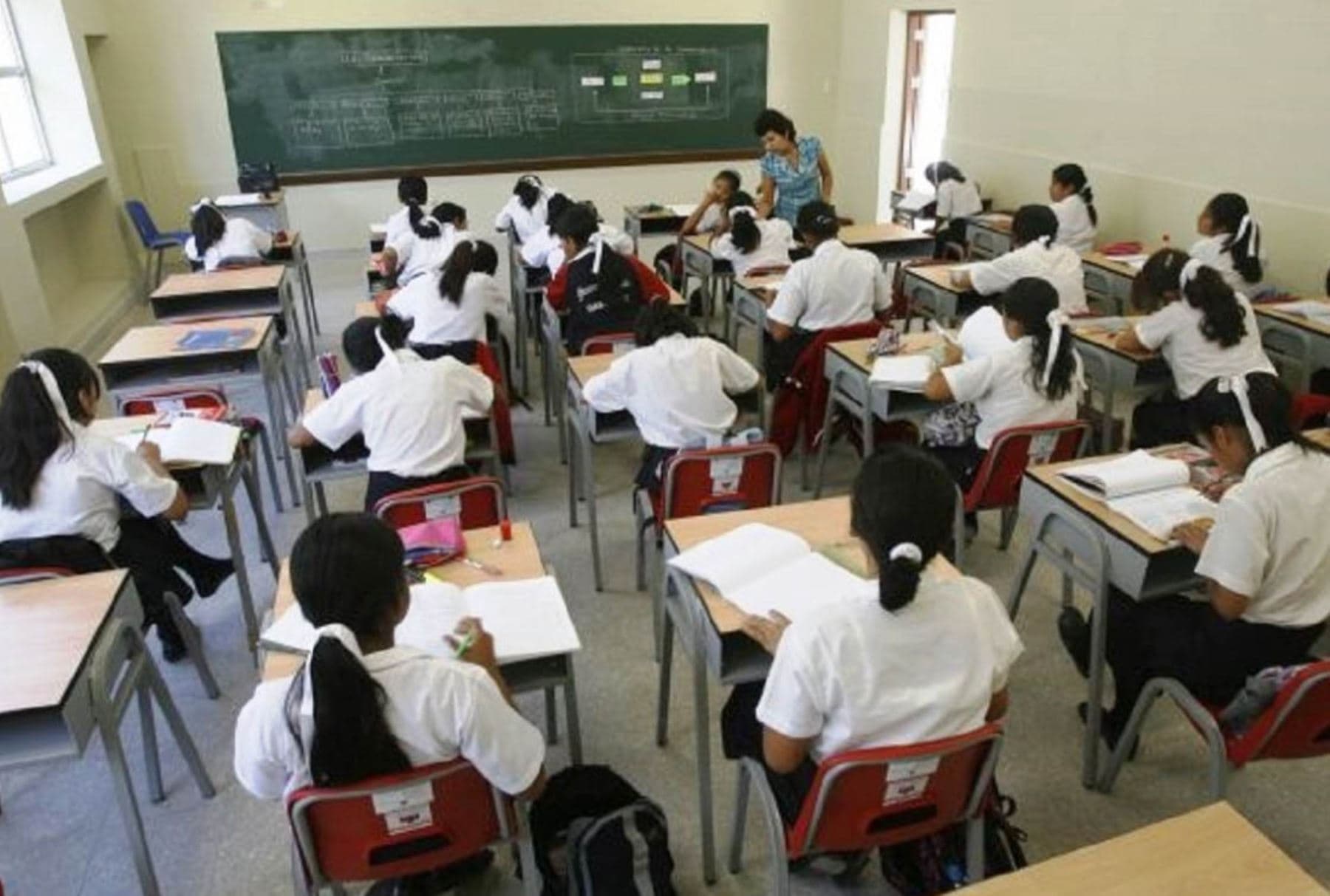 Vacaciones recortan semanas de clases en colegios en 2026