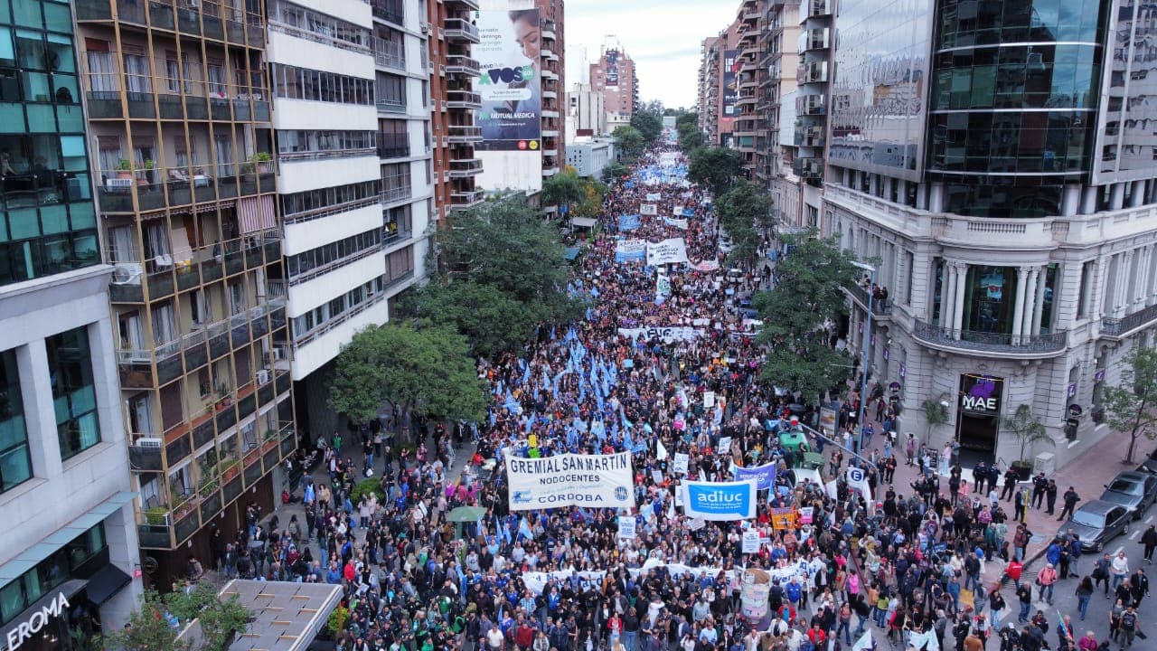 Universitarios marcharon contra Milei para exigir más recursos
