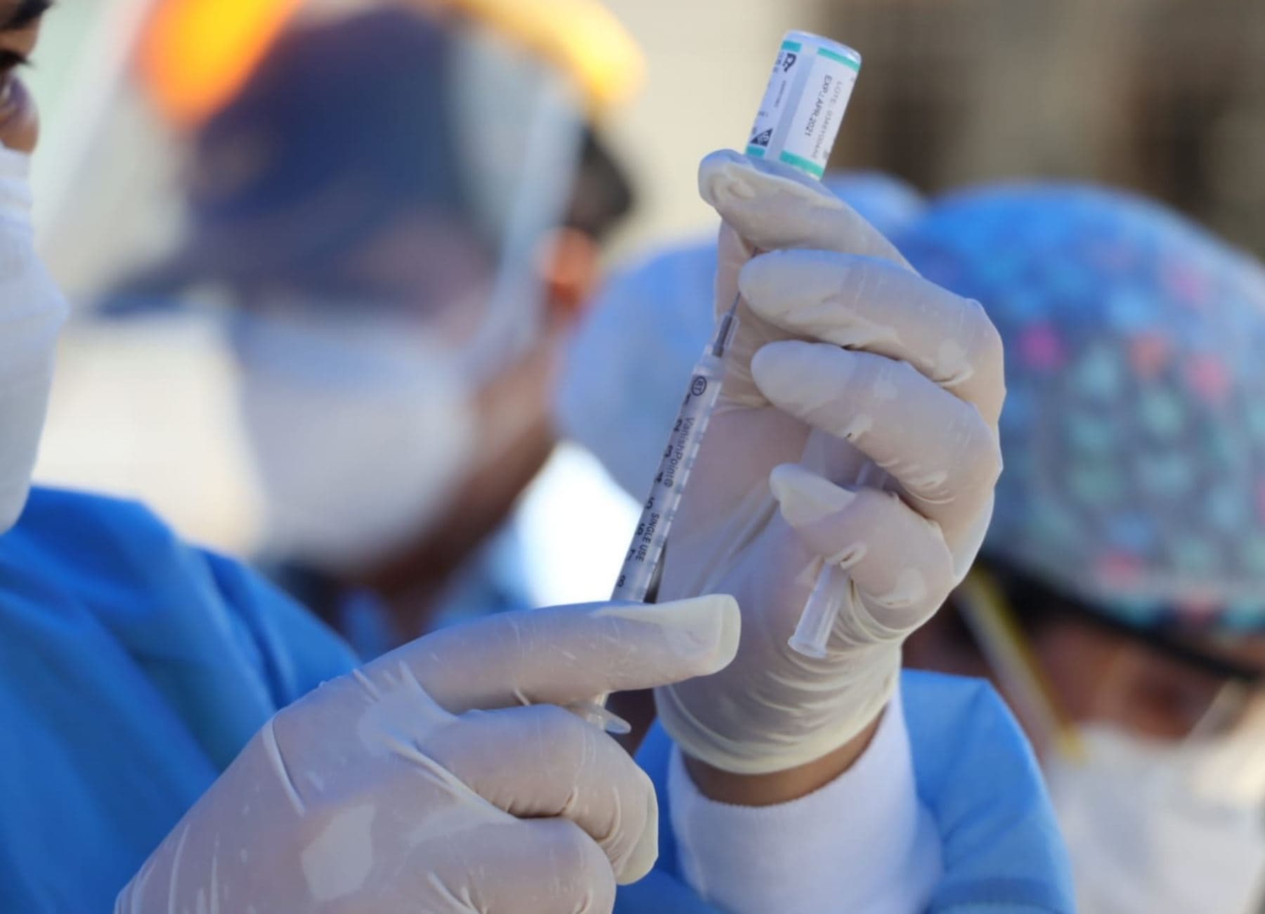 Arequipa: Profesionales de la salud serán vacunados desde mañana