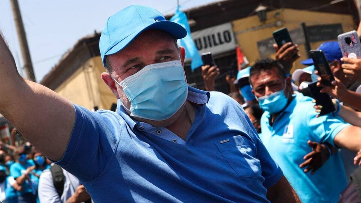Renovación popular pide al JNE cambiar moderadores del debate presidencial