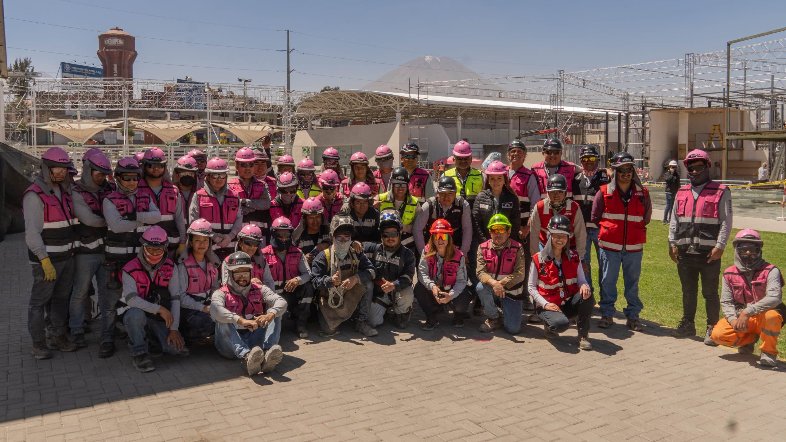 Trabajadores de PERUMIN se solidaridarizan con mujeres con cáncer