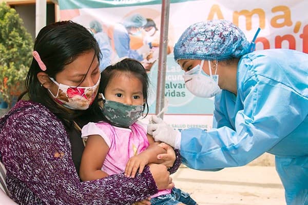 Perú entre los países que más avanzó con la vacunación