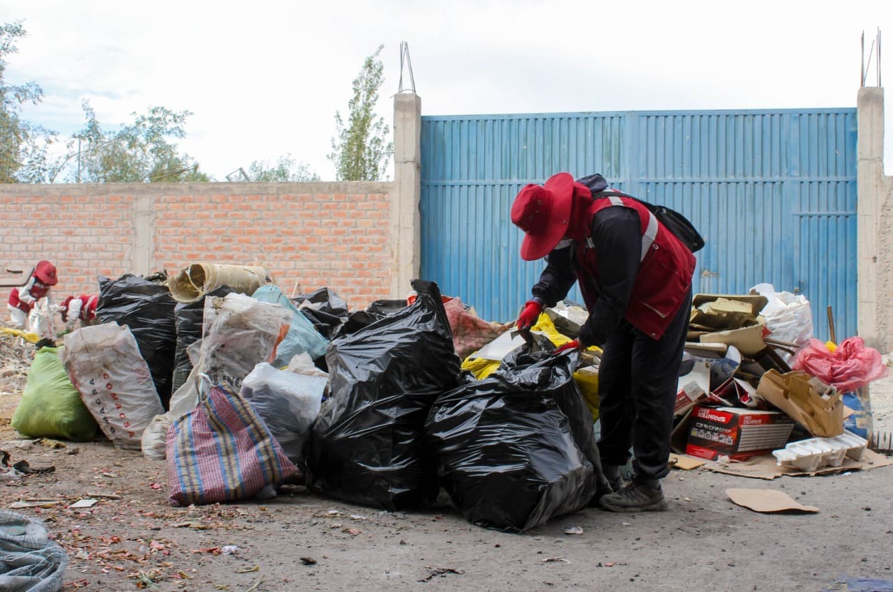 Residuos COVID-19 se juntan con desechos comunes